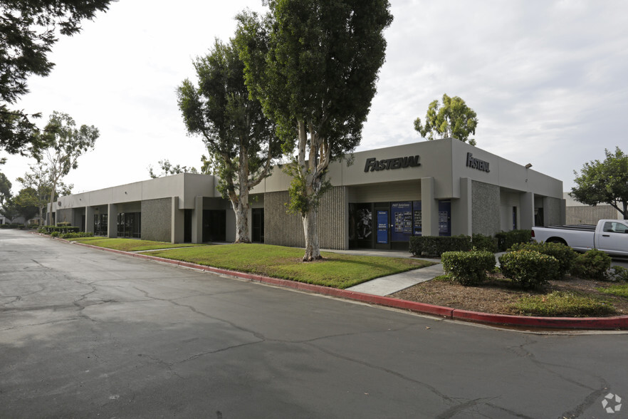 7052 Orangewood Ave, Garden Grove, CA for lease - Primary Photo - Image 1 of 6