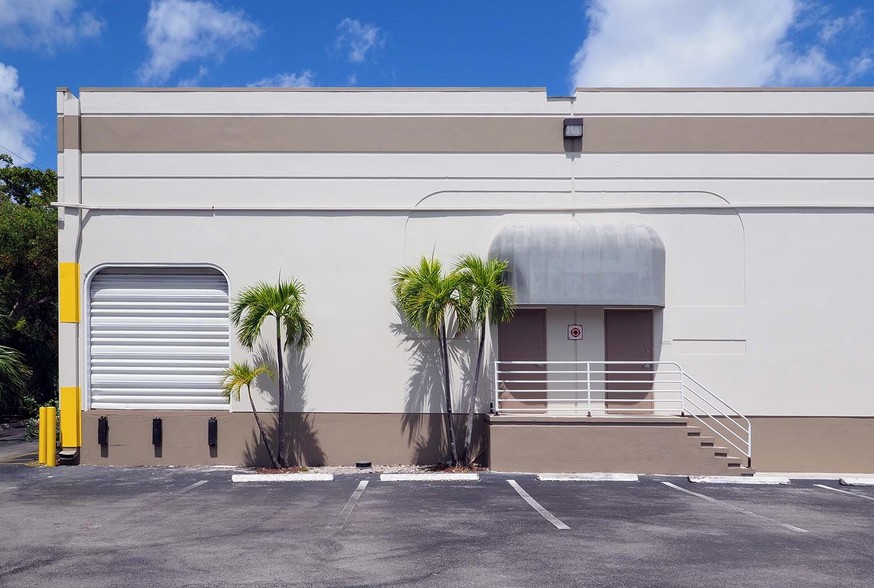 3685-3697 NW 15th St, Lauderhill, FL for lease - Building Photo - Image 2 of 12