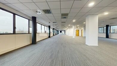 Office in Caluire-et-Cuire for lease Building Photo- Image 2 of 10