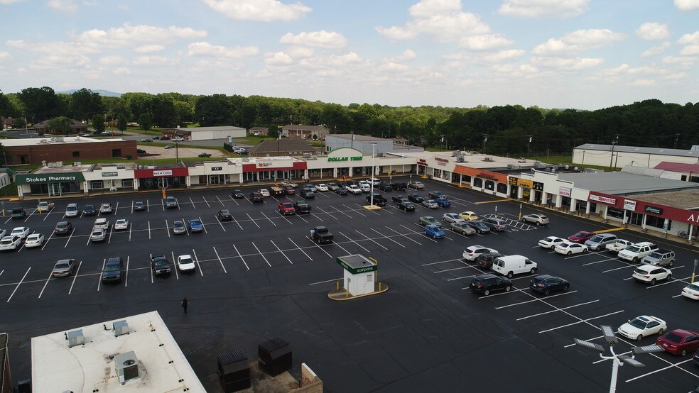 607 S Main St, King, NC 27021