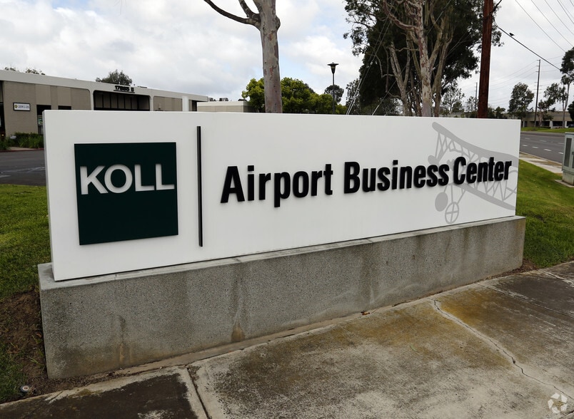 17975 Sky Park Cir, Irvine, CA for lease - Building Photo - Image 3 of 3