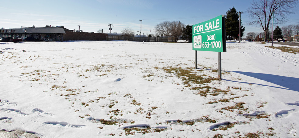 1590 Bloomingdale Rd, Glendale Heights, IL for sale - Primary Photo - Image 1 of 2