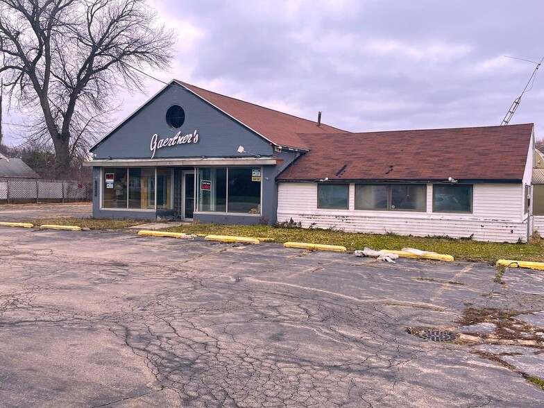 1958 Brockway St, Saginaw, MI for sale - Building Photo - Image 1 of 10