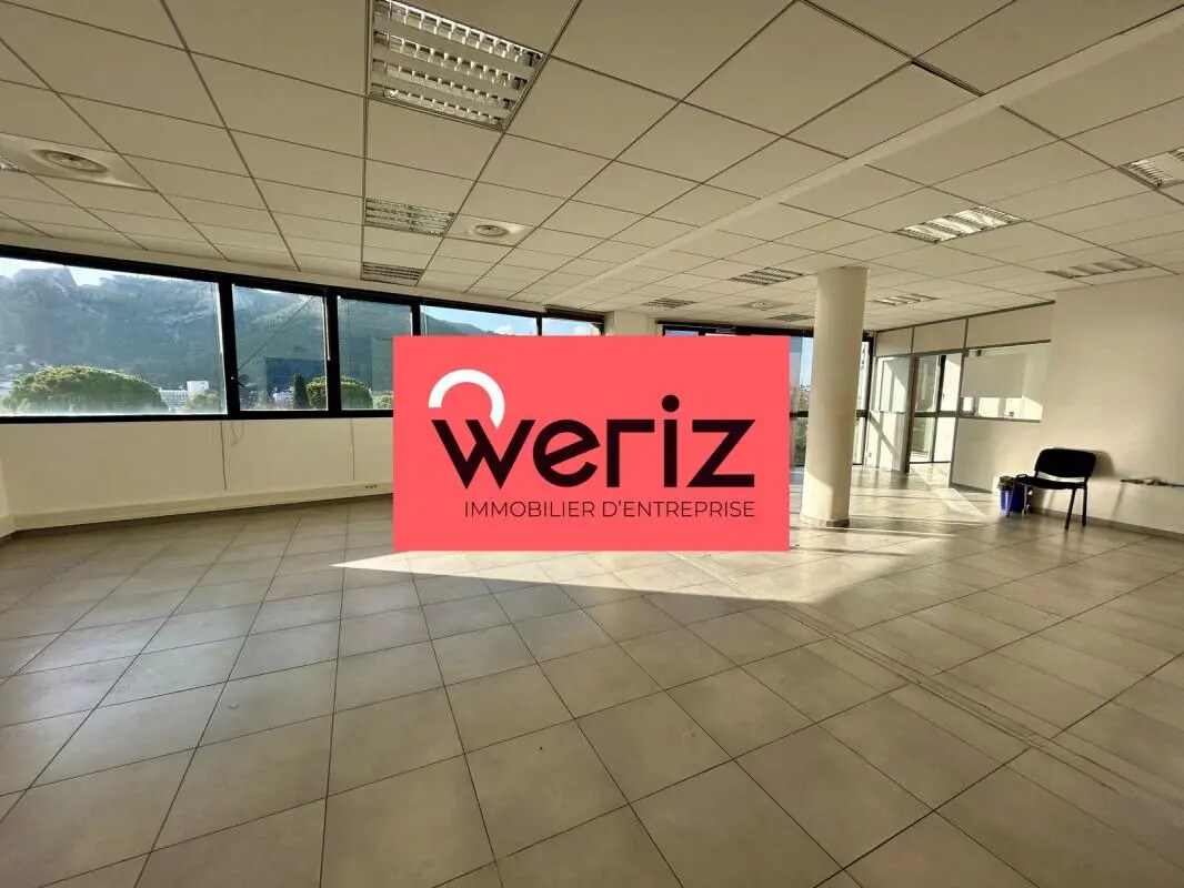 Retail in Marseille for lease Building Photo- Image 1 of 11