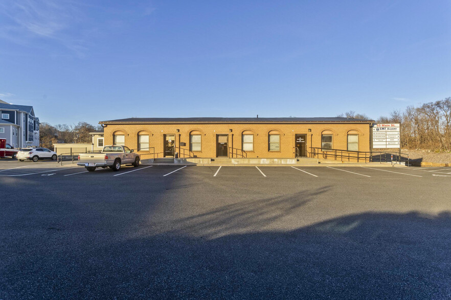 55 Main St, Chicopee, MA for lease - Building Photo - Image 1 of 27