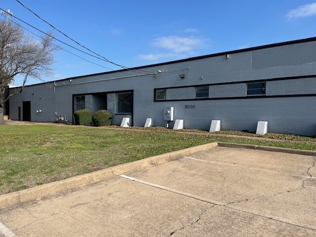 8500-8600 Sovereign Row, Dallas, TX for lease - Building Photo - Image 2 of 14