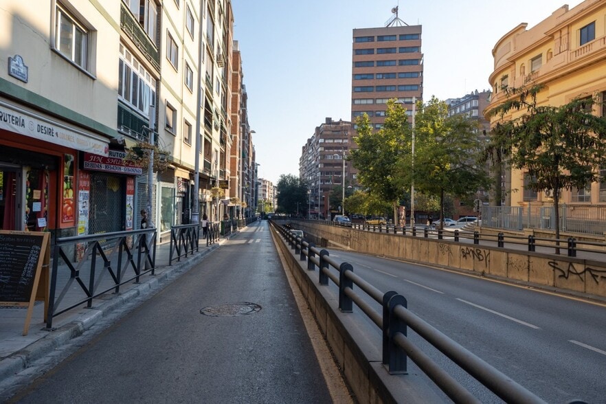Retail in Granada for sale - Building Photo - Image 2 of 15