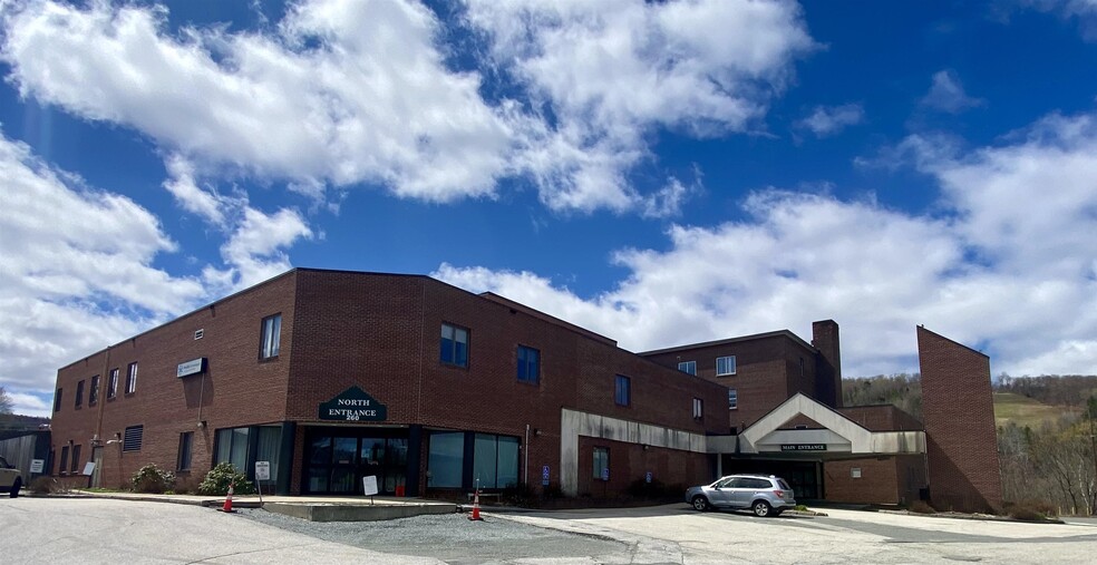 260-262 Cottage St, Littleton, NH for lease - Building Photo - Image 1 of 7