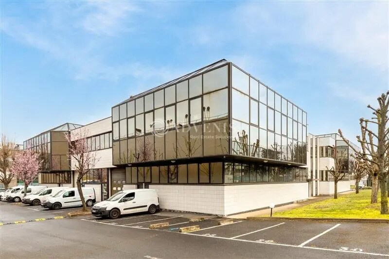 Office in Nanterre for lease - Building Photo - Image 1 of 10
