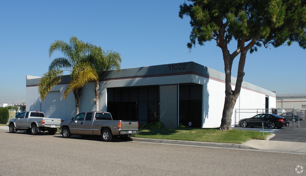 11022 Via El Mercado, Los Alamitos, CA for lease - Primary Photo - Image 1 of 4
