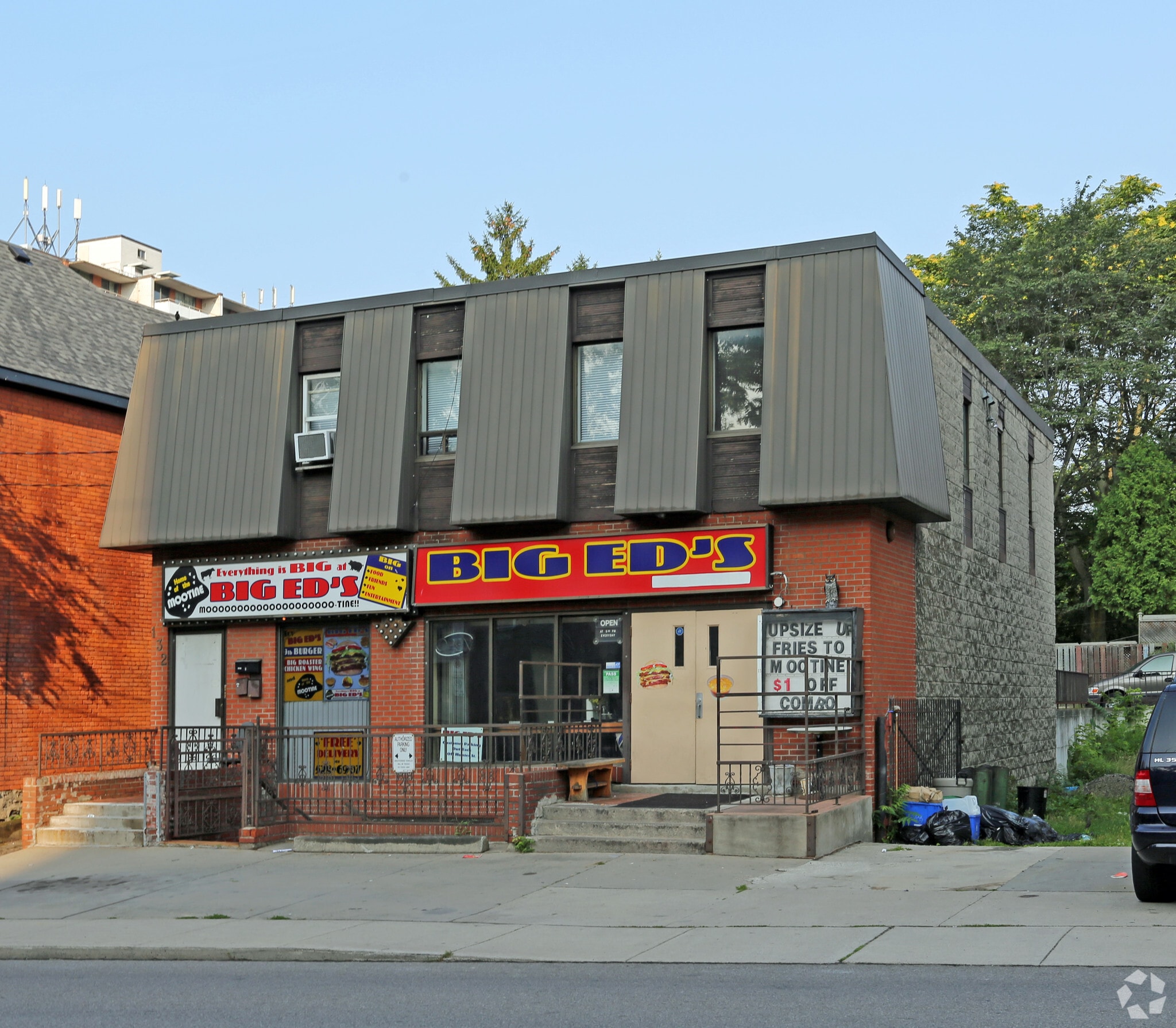 132 Queen St S, Hamilton, ON L8P 3S2 132 Queen St S, Hamilton, ON L8P 3S2