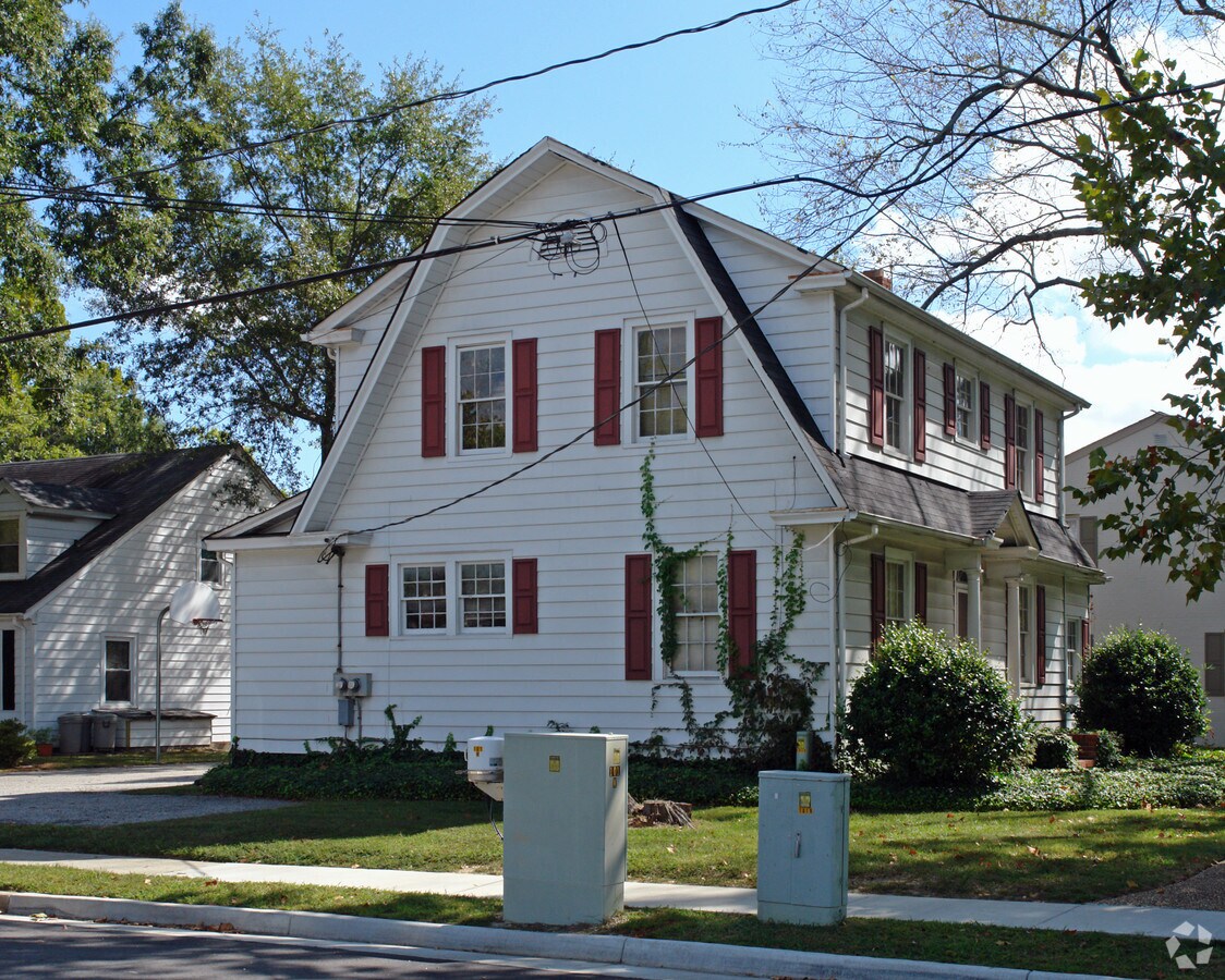 813 Richmond Rd, Williamsburg, VA 23185