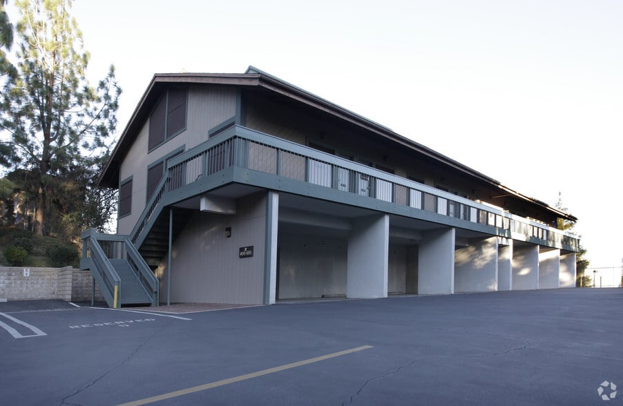 5525 Oakdale Ave, Woodland Hills, CA for lease - Building Photo - Image 1 of 5