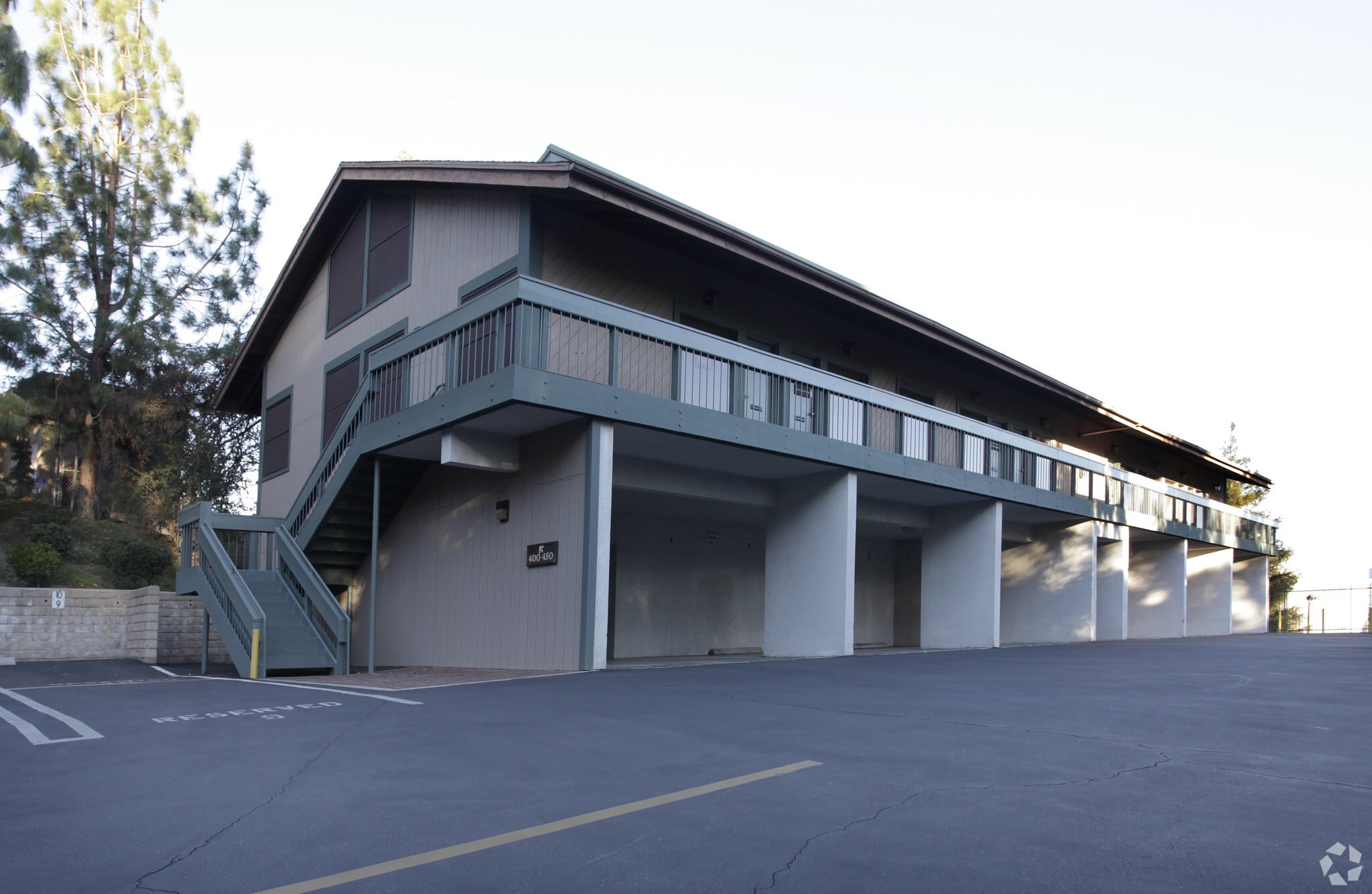 5525 Oakdale Ave, Woodland Hills, CA for lease Building Photo- Image 1 of 6