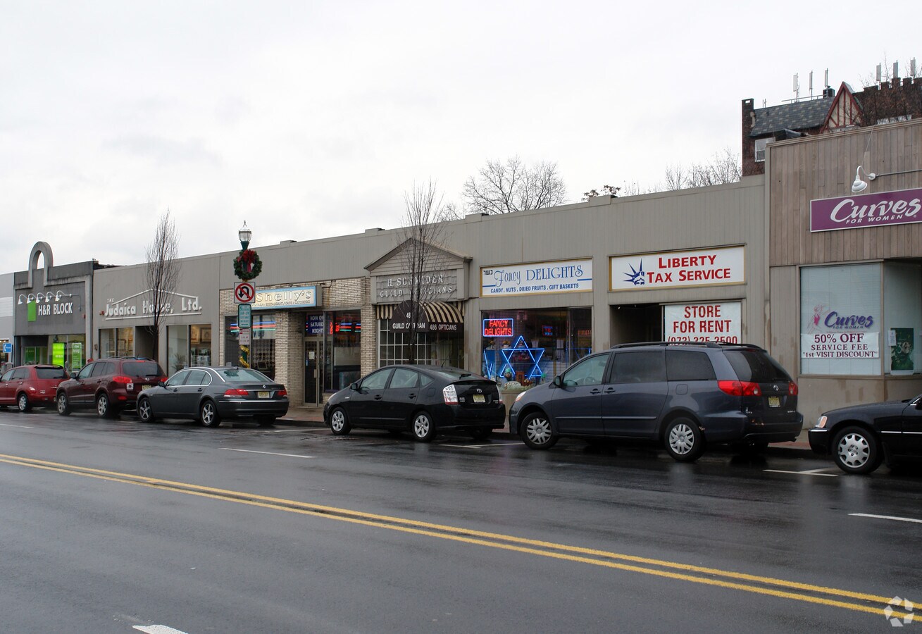 486492 Cedar Ln, Teaneck, NJ 07666