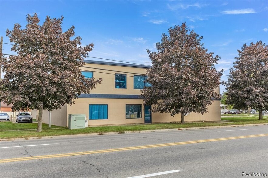 3020 Oakwood Blvd, Melvindale, MI for sale - Building Photo - Image 3 of 34