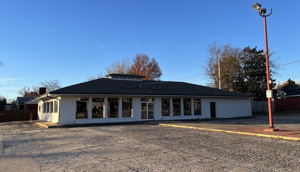 4718 E 11th St, Tulsa, OK for sale - Building Photo - Image 1 of 3