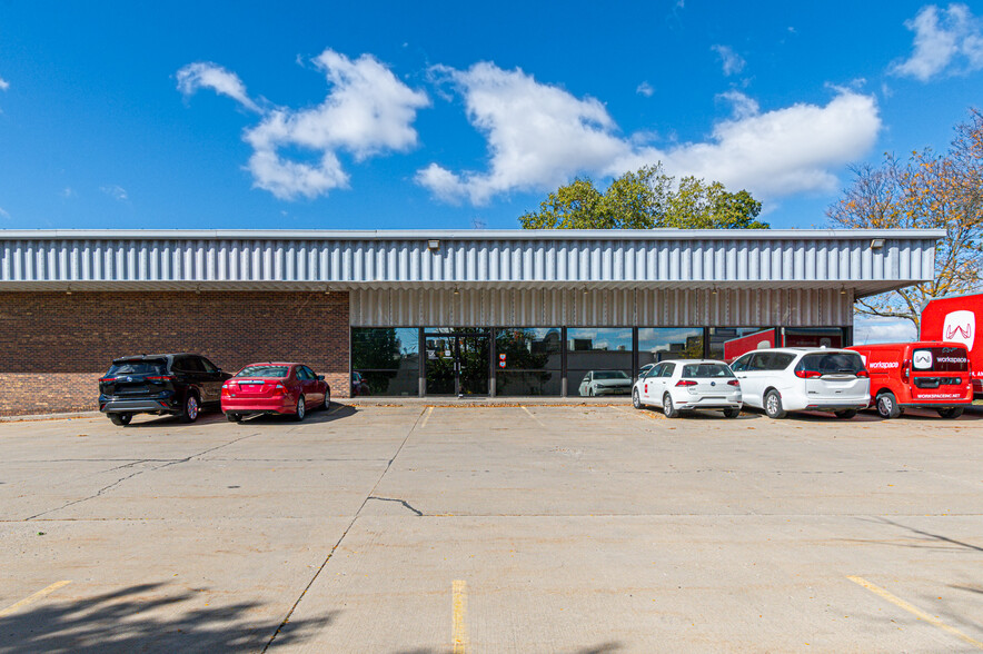 218 2nd St, Coralville, IA for sale - Building Photo - Image 2 of 60