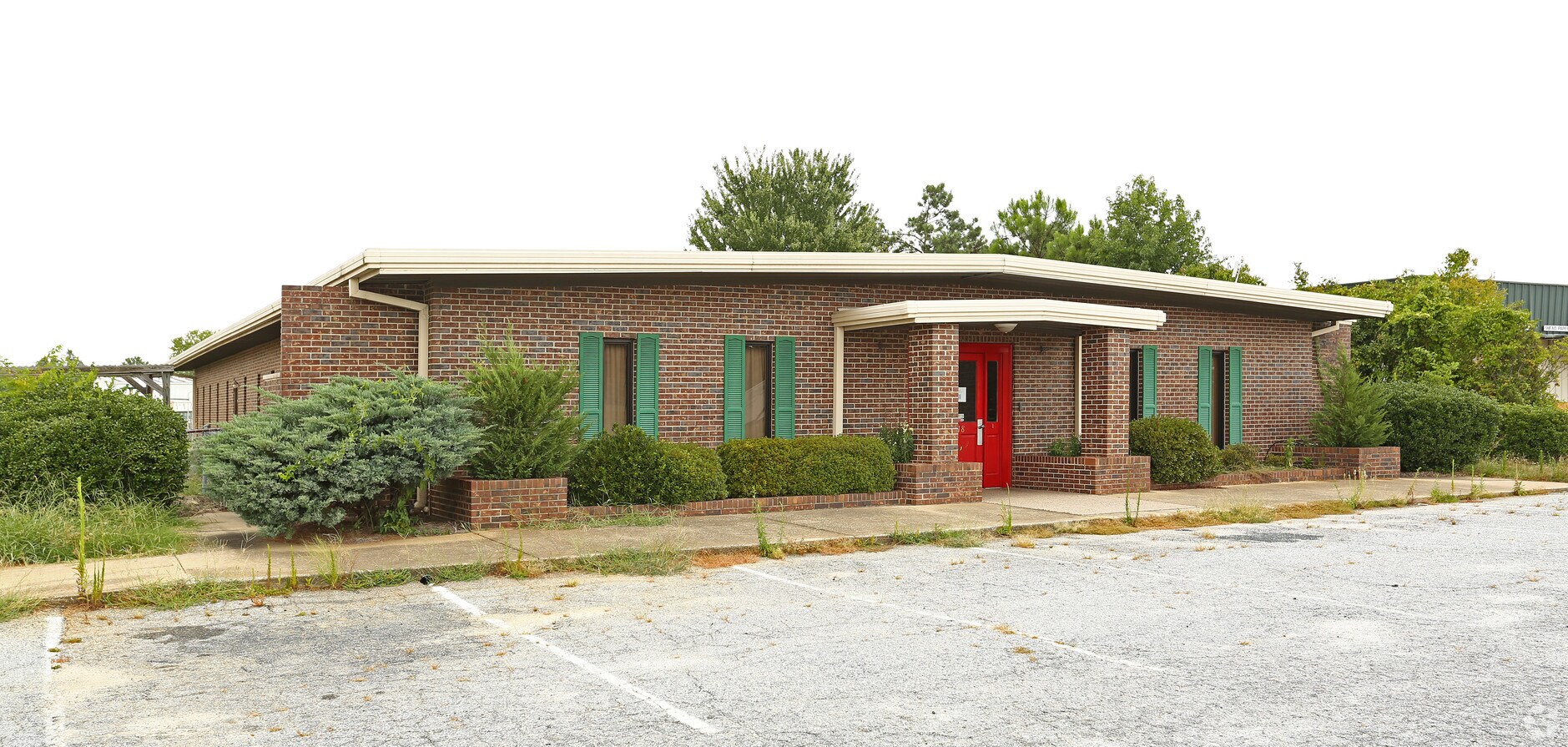 1518 Calhoun Rd, Greenwood, SC 29649