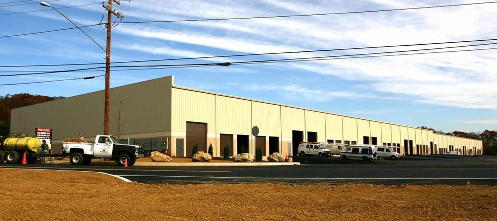 499 Running Pump Rd, Lancaster, PA for lease - Building Photo - Image 2 of 10