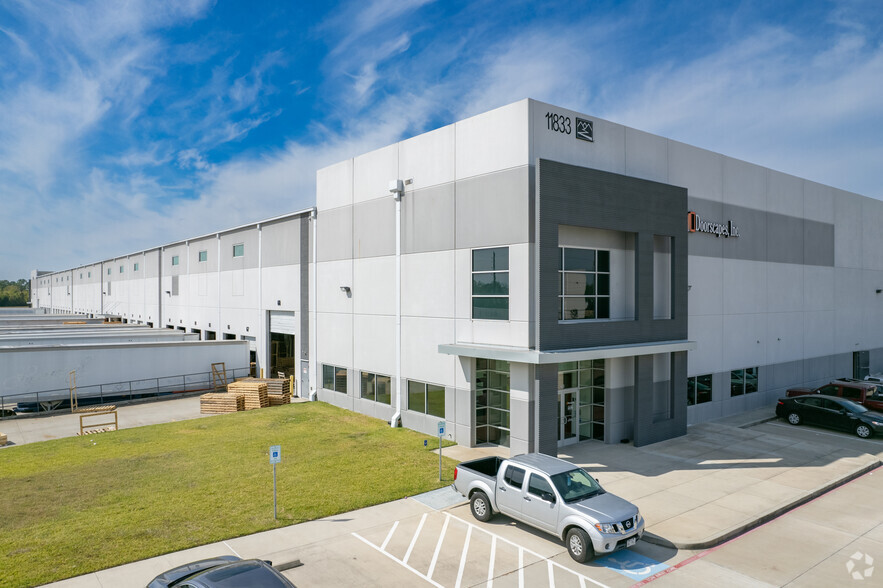 11833 Cutten Rd, Houston, TX for lease - Building Photo - Image 1 of 5