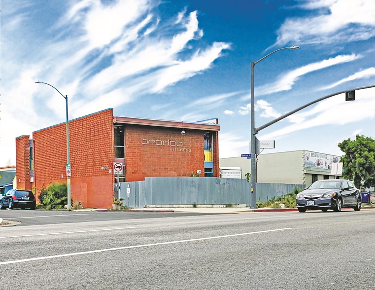 5350 Venice Blvd, Los Angeles, CA for sale - Building Photo - Image 2 of 23