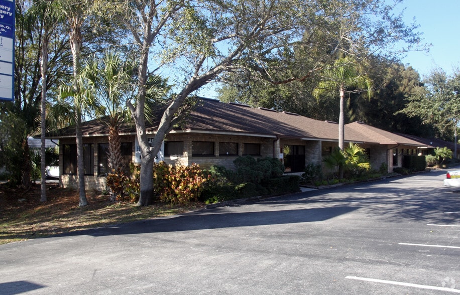 1258 W Bay Dr, Largo, FL for sale - Primary Photo - Image 1 of 1
