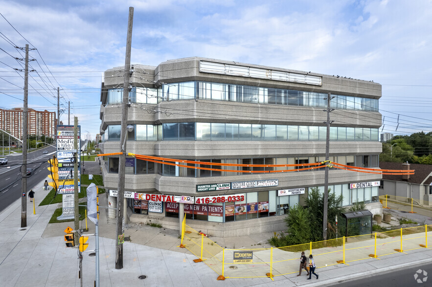 2425 Eglinton Ave E, Toronto, ON for lease - Primary Photo - Image 1 of 2