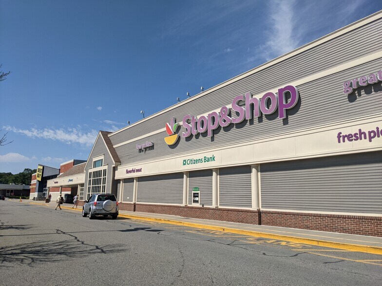 1 Faunce Corner Rd, Dartmouth, MA 02747 Towne Center