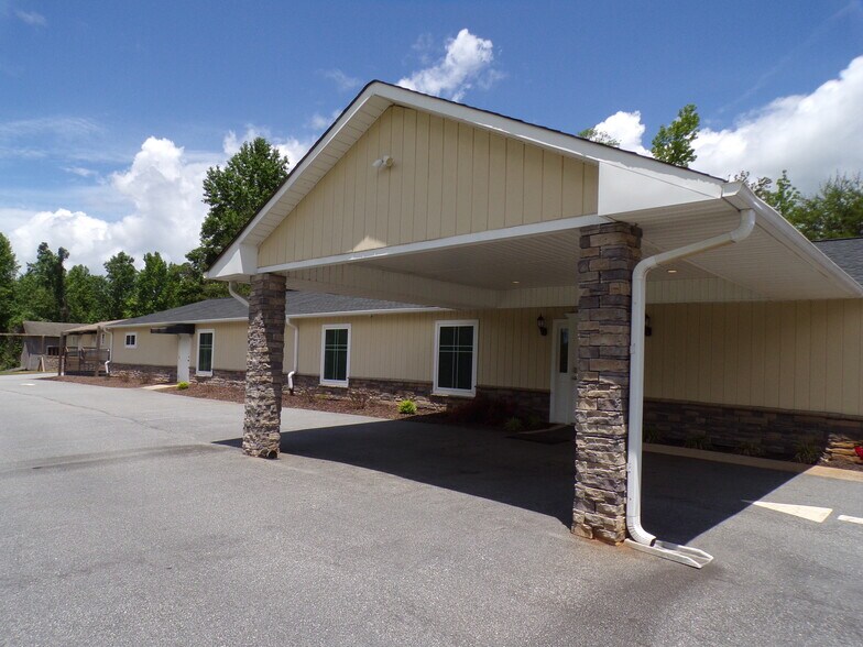 290 Critter Rd, Westminster, SC 29693