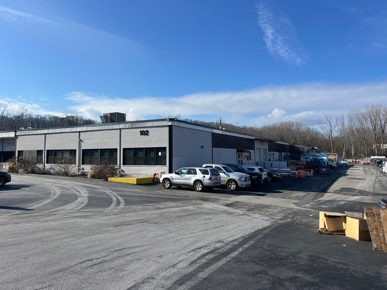 102 Fairview Park Dr, Elmsford, NY for lease - Building Photo - Image 1 of 23