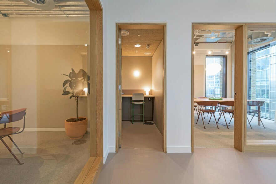 Blossom St, London for lease - Interior Photo - Image 3 of 23