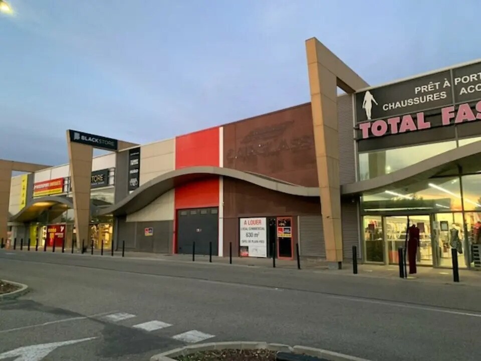 Retail in Sorgues for lease Building Photo- Image 1 of 4