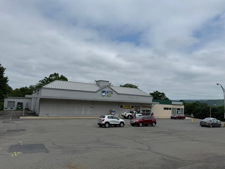 239-241 N 1st St, Lehighton, PA for lease - Building Photo - Image 3 of 5