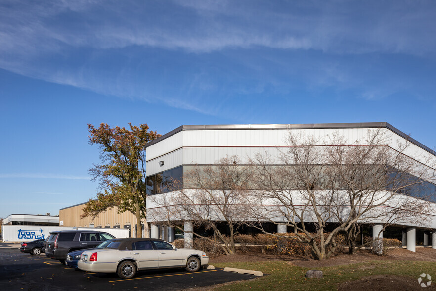 2601-2651 Allan Dr, Elk Grove Village, IL for lease - Building Photo - Image 3 of 6