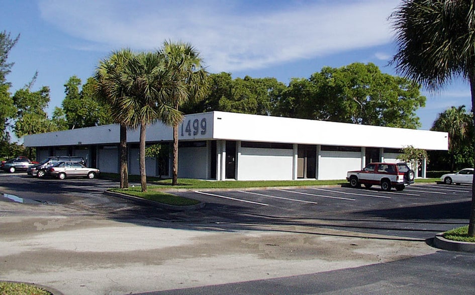 1499 Forest Hill Blvd, West Palm Beach, FL for lease - Building Photo - Image 1 of 6