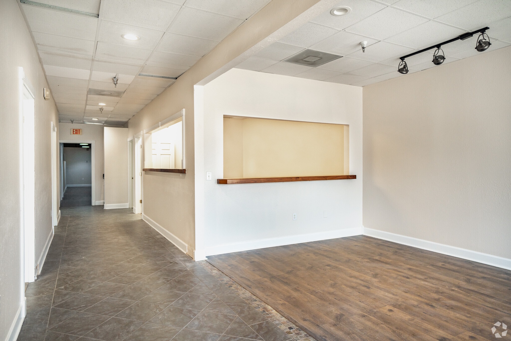 216 5th Ave N, Saint Petersburg, FL for lease Interior Photo- Image 1 of 21