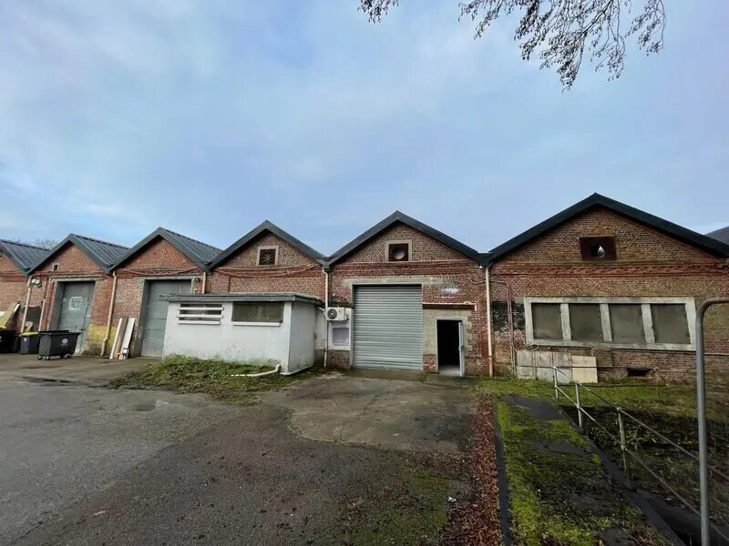 Location Local d'activités 245 m² - Photo 1