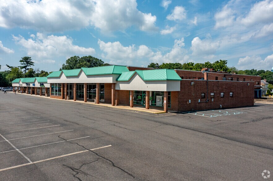 413 W Crystal Lake Ave, Haddonfield, NJ for sale - Primary Photo - Image 1 of 1