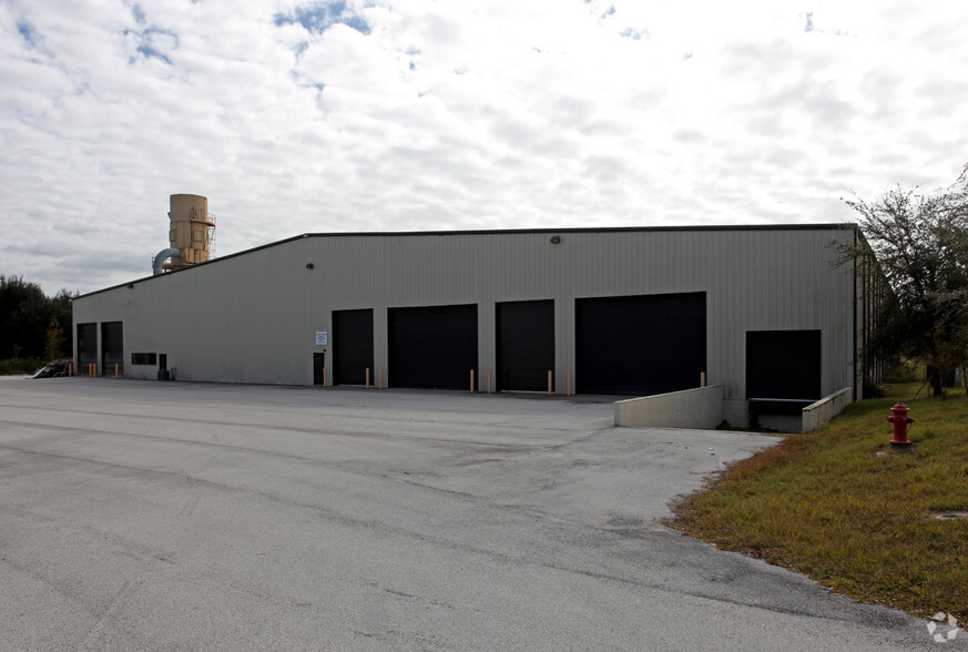 271 Southridge Industrial Dr, Tavares, FL for sale - Primary Photo - Image 1 of 1