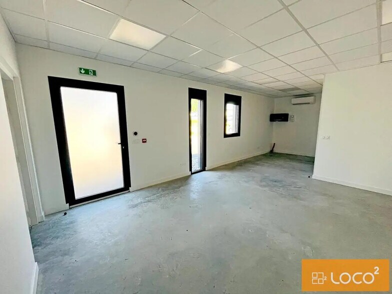 1 Avenue Roland Garros, Sainte-Foy-d'Aigrefeuille for lease - Interior Photo - Image 2 of 8