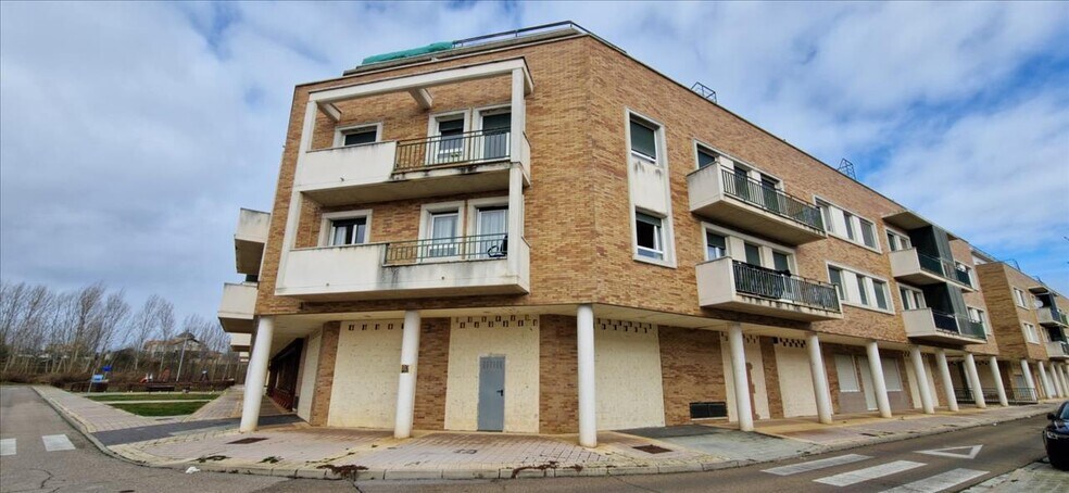 Retail in Grijota for sale - Building Photo - Image 1 of 8