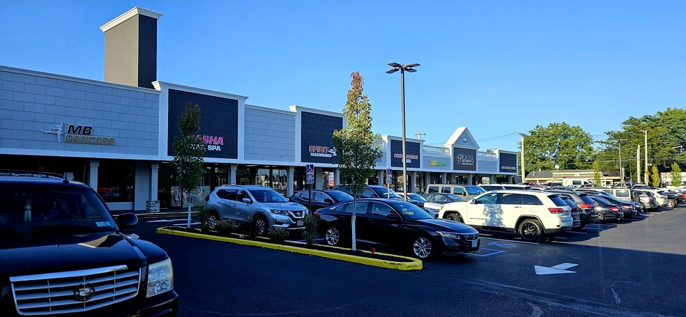 Hempstead Tpk & Merritts Rd, Farmingdale, NY for lease - Building Photo - Image 2 of 3