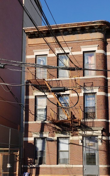 30-32 43rd St, Astoria, NY for sale - Primary Photo - Image 1 of 1