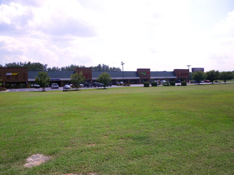 4993 Russell Pky, Warner Robins, GA for sale - Building Photo - Image 1 of 1