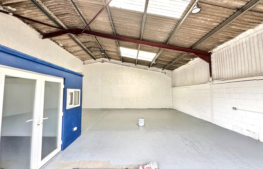 4 Hills Green Cottages, Chichester for lease - Building Photo - Image 2 of 2