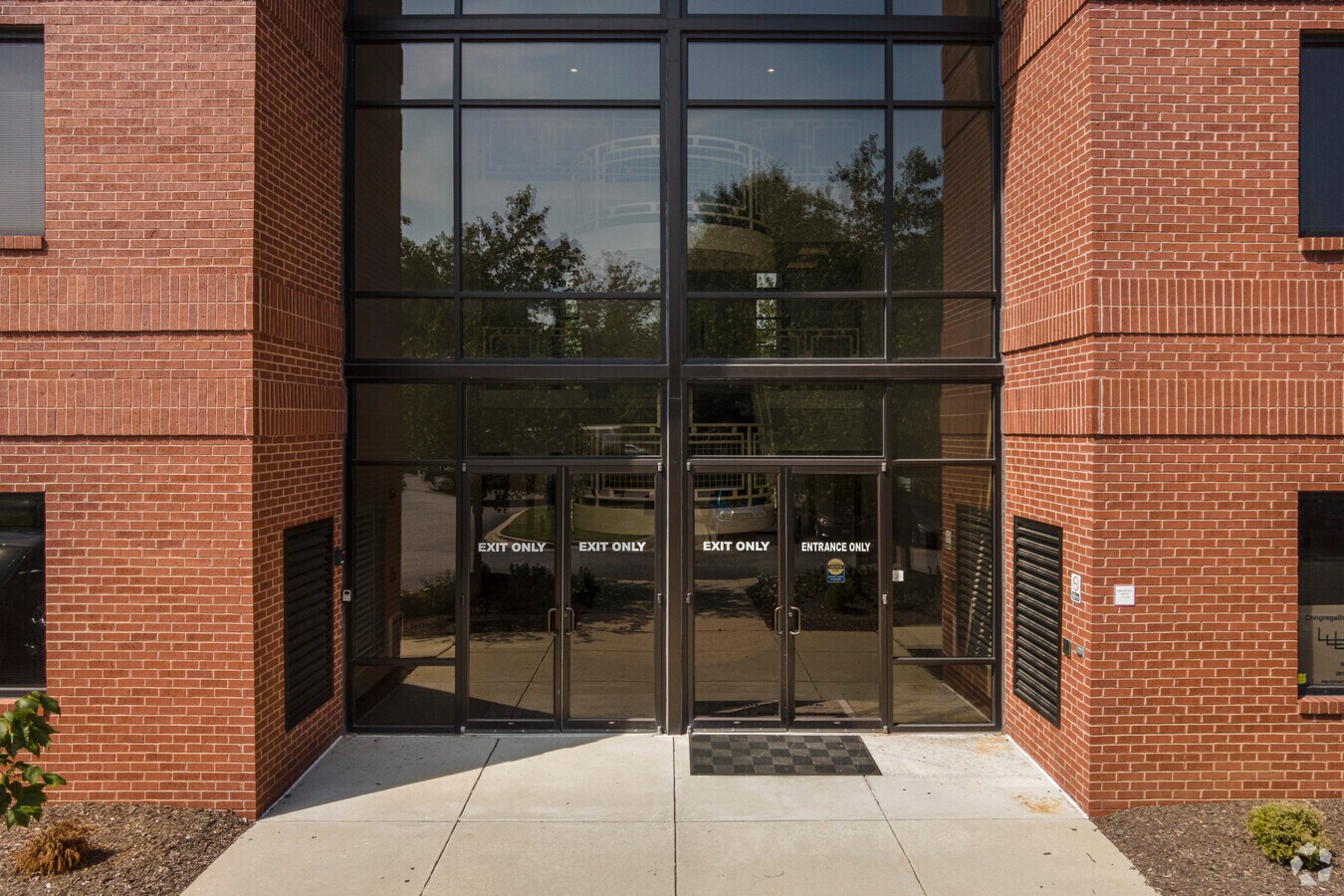 50 Post Office Rd, Waldorf, MD 20602