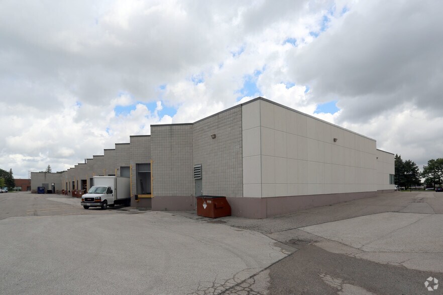 15 W Pearce St, Richmond Hill, ON for lease - Building Photo - Image 3 of 5
