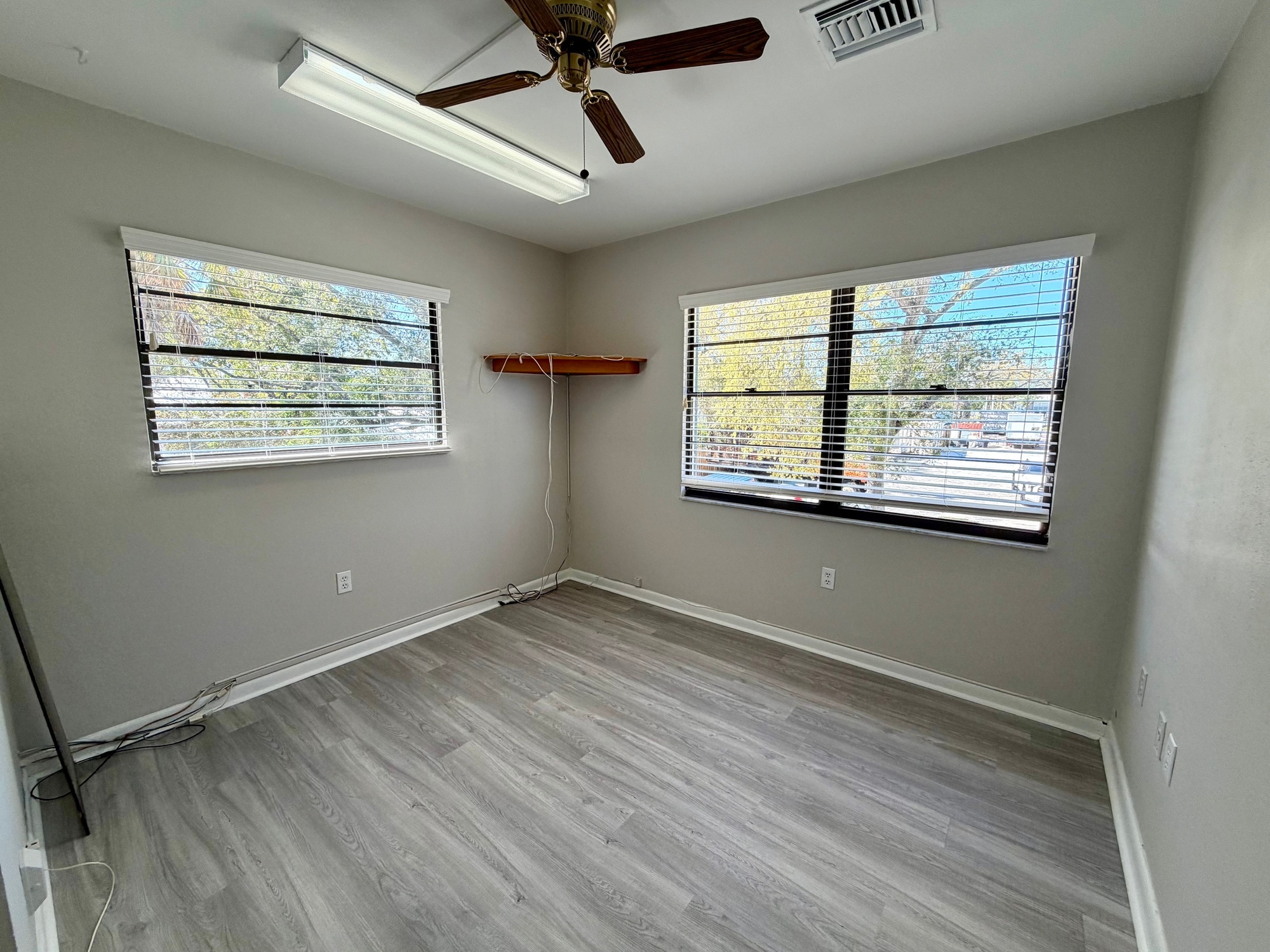 2027 Manatee Ave, Bradenton, FL for lease Interior Photo- Image 1 of 3