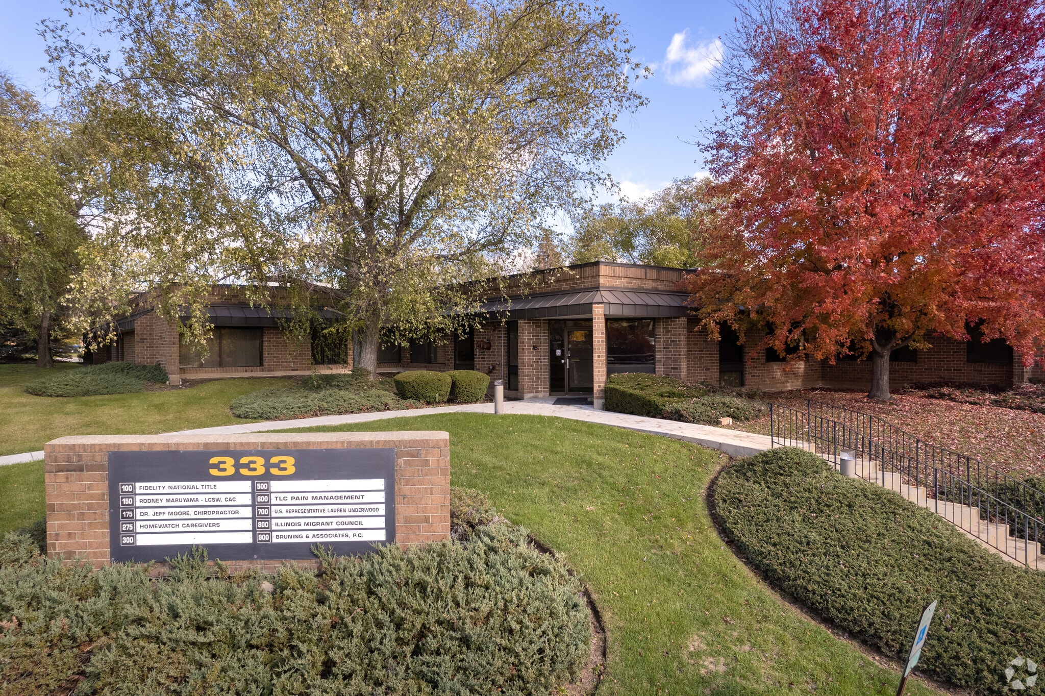 333 Commerce Dr, Crystal Lake, IL for lease Primary Photo- Image 1 of 5